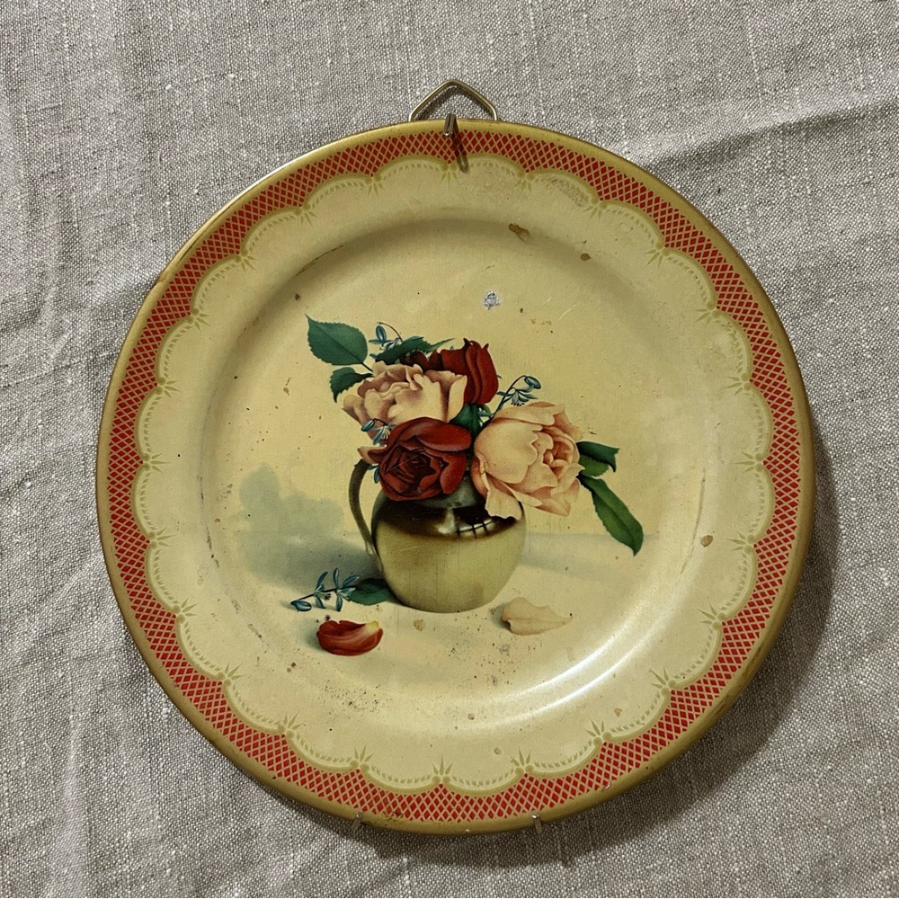Vintage Baret Ware metal/tin plate